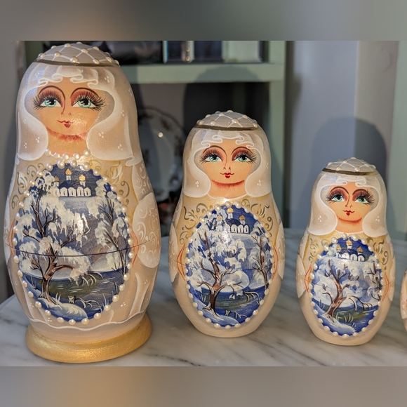 Hand-Painted Russian Winter Princess Nesting Dolls - gold accents 6 pc - Picture 13 of 15